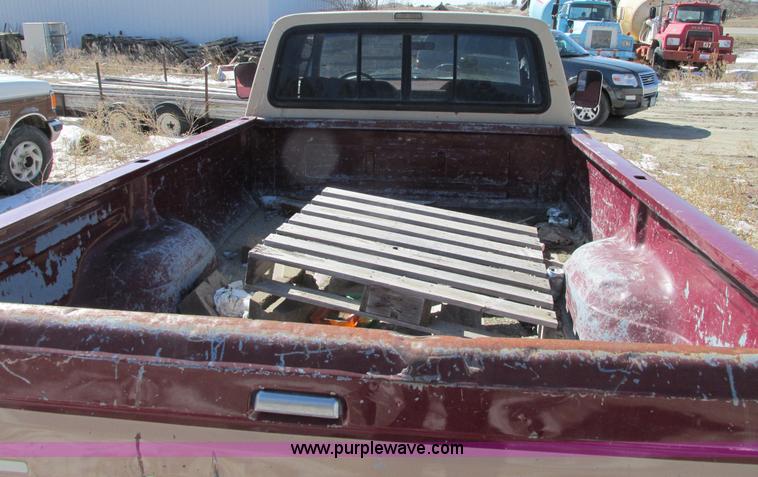 image for item E5026 1989 Ford F250 XLT Lariat SuperCab pickup truck