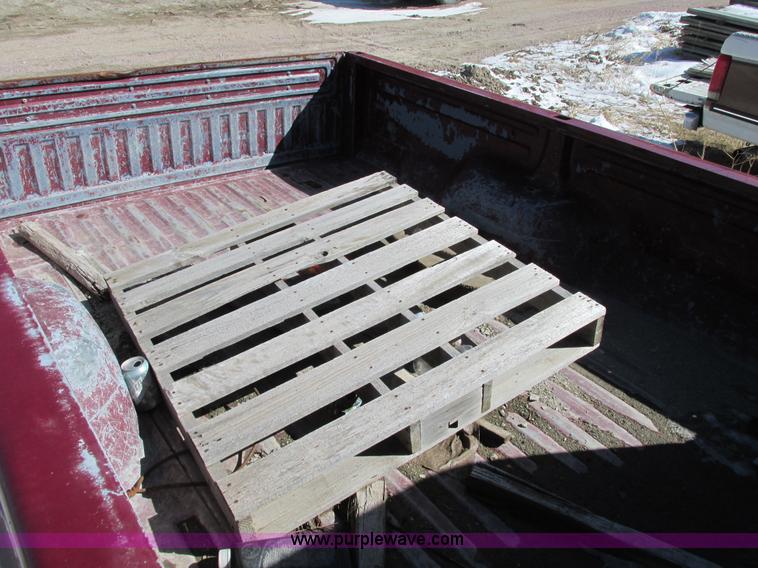 image for item E5026 1989 Ford F250 XLT Lariat SuperCab pickup truck