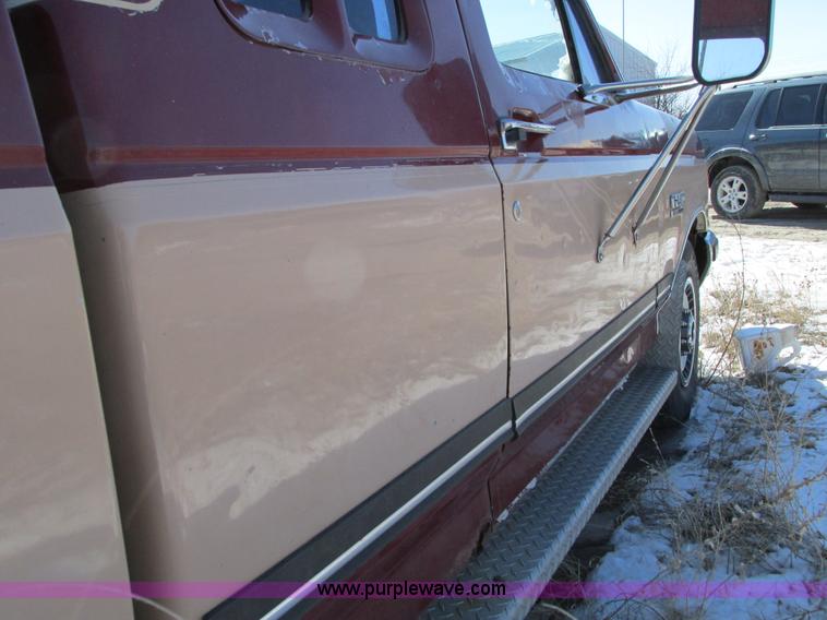 image for item E5026 1989 Ford F250 XLT Lariat SuperCab pickup truck