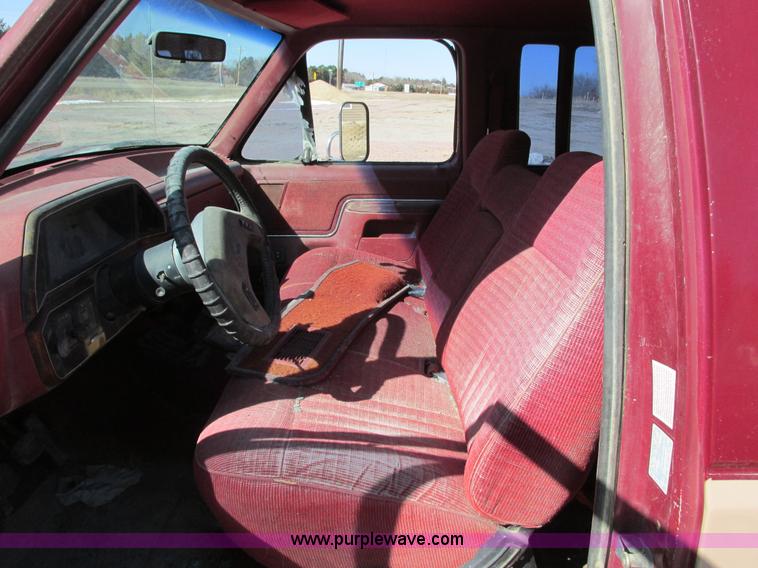 image for item E5026 1989 Ford F250 XLT Lariat SuperCab pickup truck