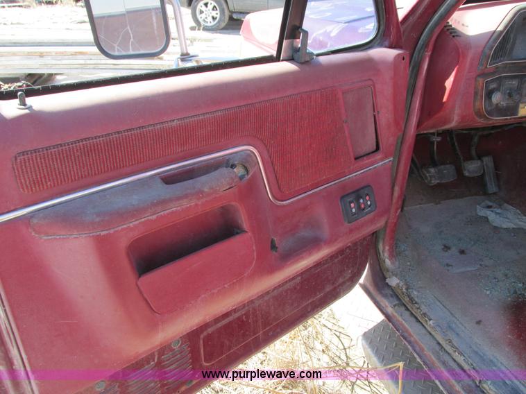 image for item E5026 1989 Ford F250 XLT Lariat SuperCab pickup truck