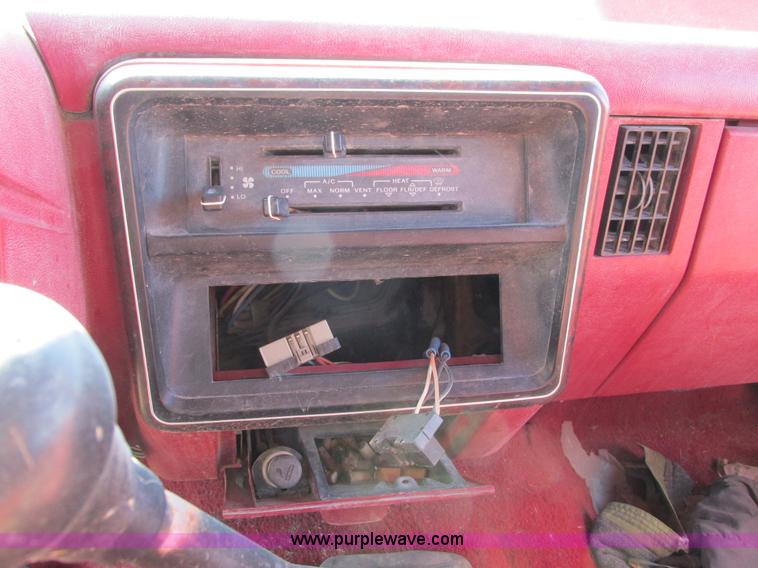 image for item E5026 1989 Ford F250 XLT Lariat SuperCab pickup truck