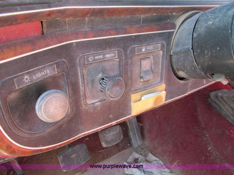 image for item E5026 1989 Ford F250 XLT Lariat SuperCab pickup truck