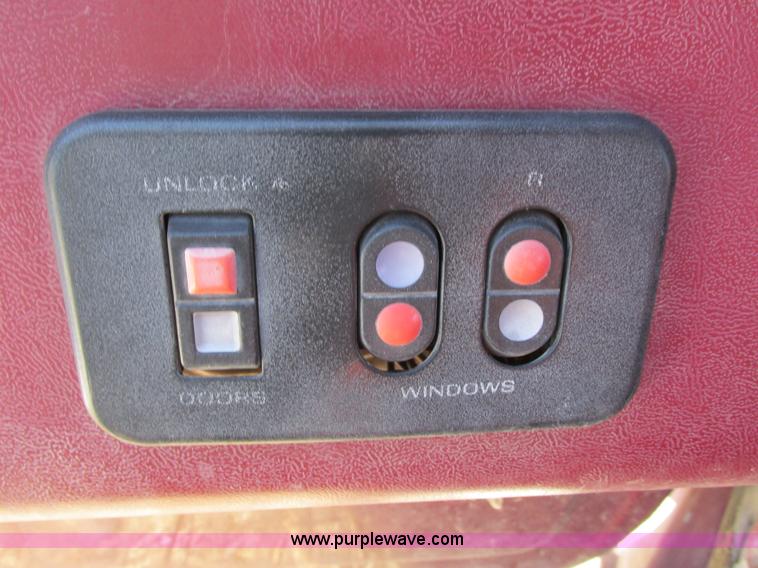 image for item E5026 1989 Ford F250 XLT Lariat SuperCab pickup truck