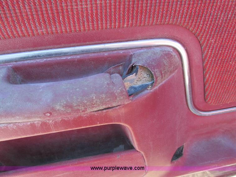 image for item E5026 1989 Ford F250 XLT Lariat SuperCab pickup truck