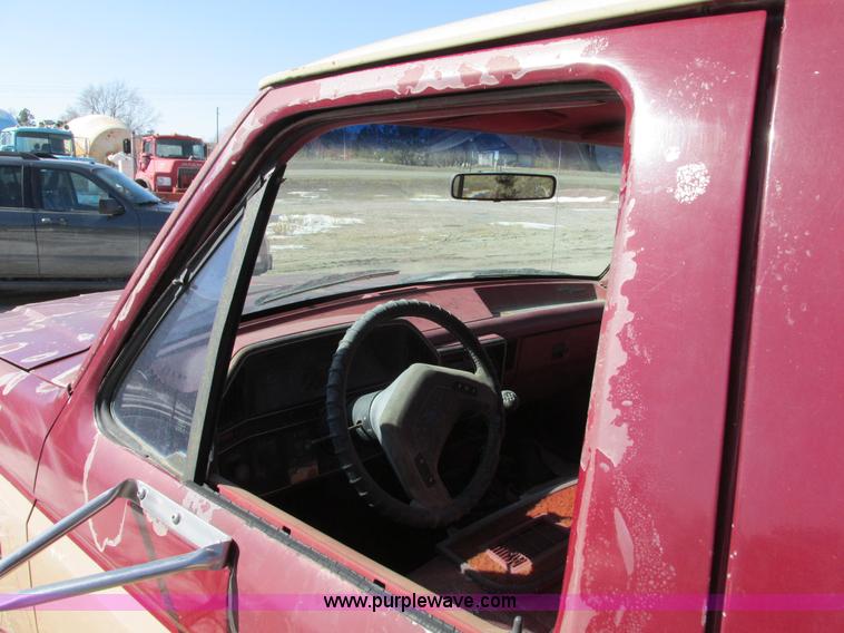 image for item E5026 1989 Ford F250 XLT Lariat SuperCab pickup truck