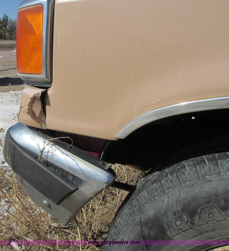 image for item E5026 1989 Ford F250 XLT Lariat SuperCab pickup truck