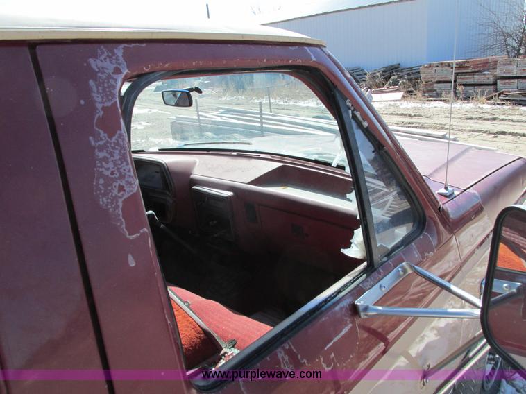 image for item E5026 1989 Ford F250 XLT Lariat SuperCab pickup truck