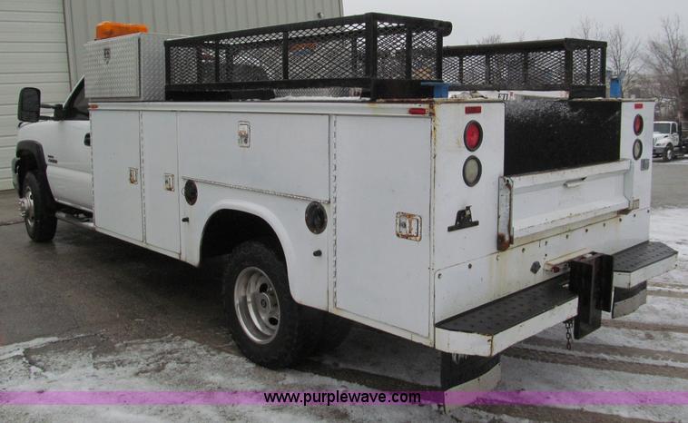 image for item E5882 2005 Chevrolet Silverado 3500 service truck