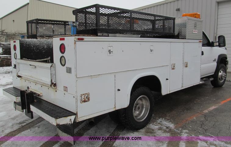 image for item E5882 2005 Chevrolet Silverado 3500 service truck