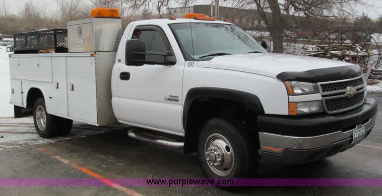 image for item E5882 2005 Chevrolet Silverado 3500 service truck