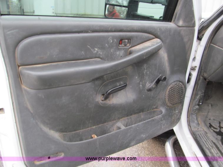 image for item E5882 2005 Chevrolet Silverado 3500 service truck