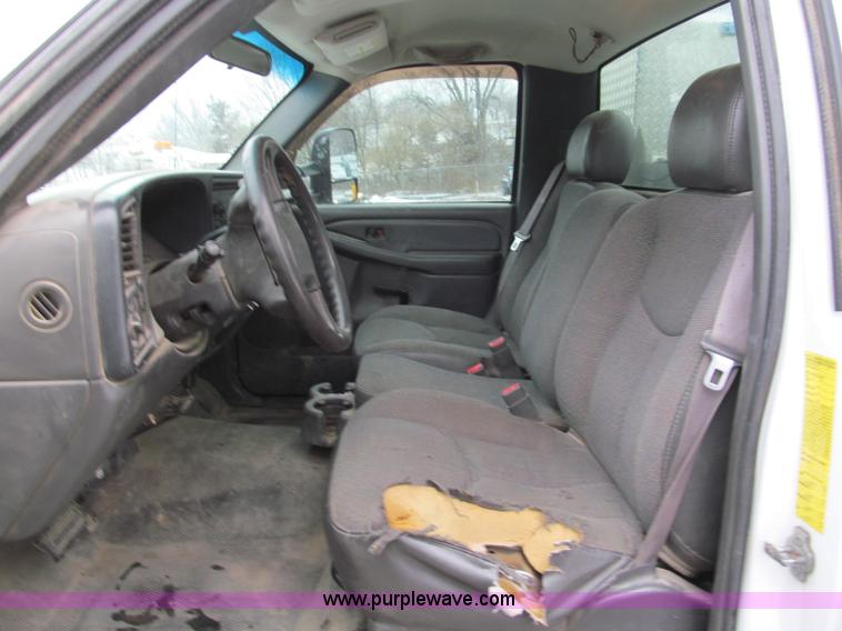 image for item E5882 2005 Chevrolet Silverado 3500 service truck