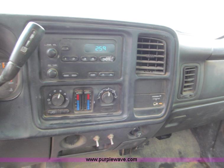 image for item E5882 2005 Chevrolet Silverado 3500 service truck