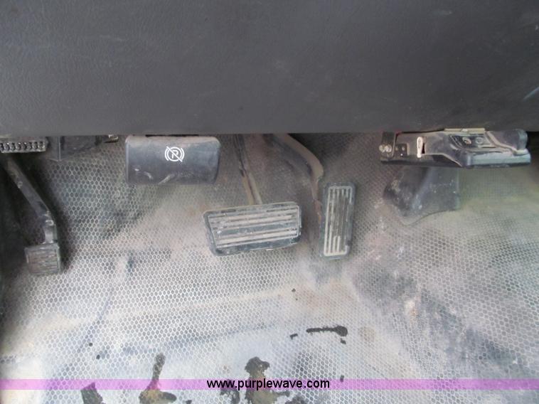 image for item E5882 2005 Chevrolet Silverado 3500 service truck