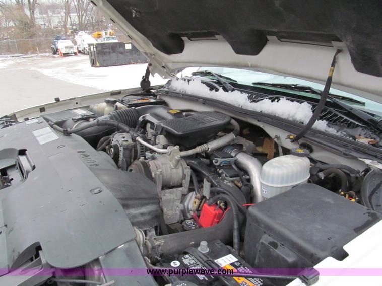 image for item E5882 2005 Chevrolet Silverado 3500 service truck