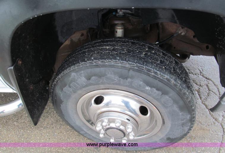 image for item E5882 2005 Chevrolet Silverado 3500 service truck