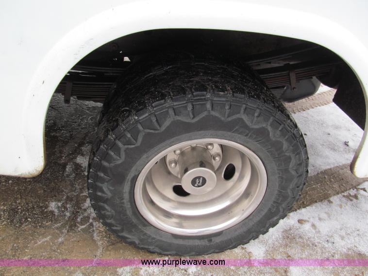 image for item E5882 2005 Chevrolet Silverado 3500 service truck