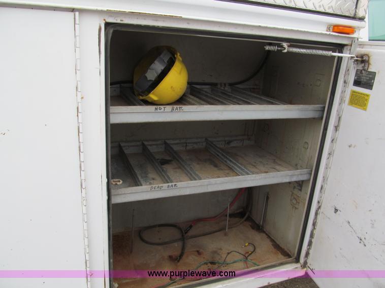 image for item E5882 2005 Chevrolet Silverado 3500 service truck