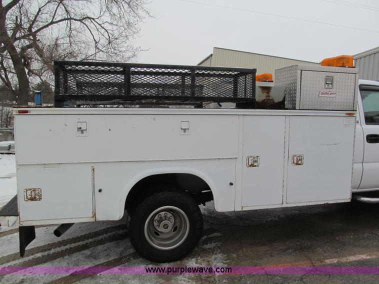 image for item E5882 2005 Chevrolet Silverado 3500 service truck