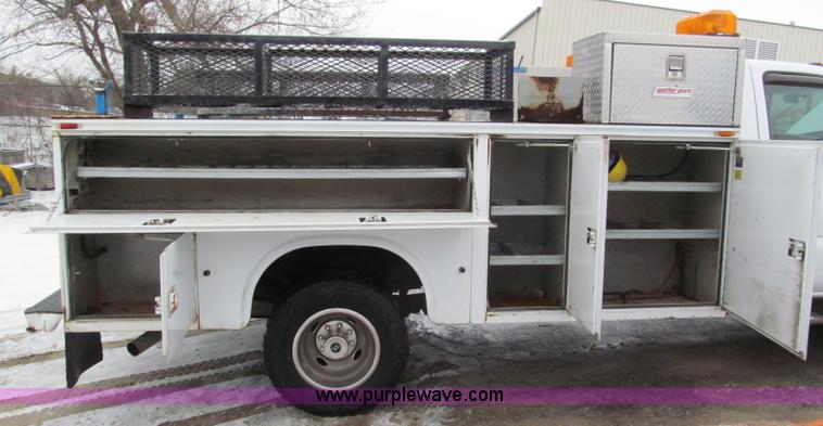image for item E5882 2005 Chevrolet Silverado 3500 service truck