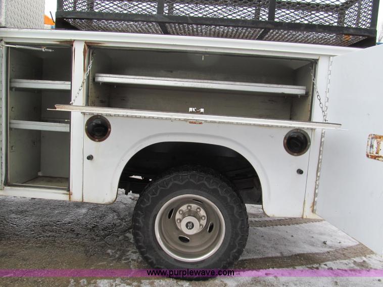 image for item E5882 2005 Chevrolet Silverado 3500 service truck