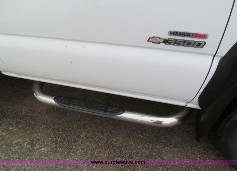 image for item E5882 2005 Chevrolet Silverado 3500 service truck