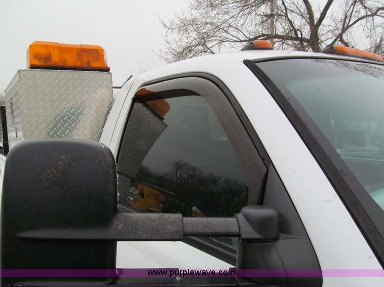 image for item E5882 2005 Chevrolet Silverado 3500 service truck