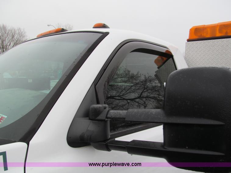 image for item E5882 2005 Chevrolet Silverado 3500 service truck