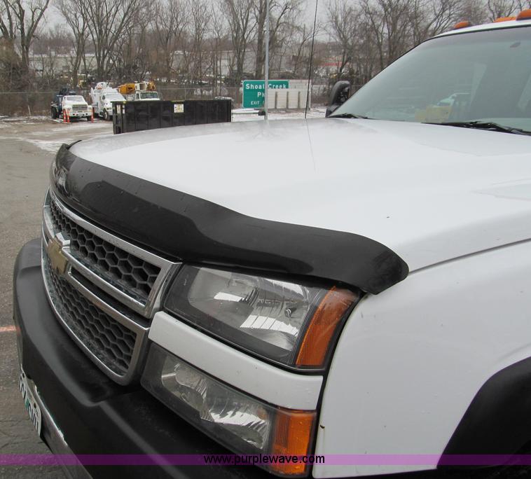 image for item E5882 2005 Chevrolet Silverado 3500 service truck