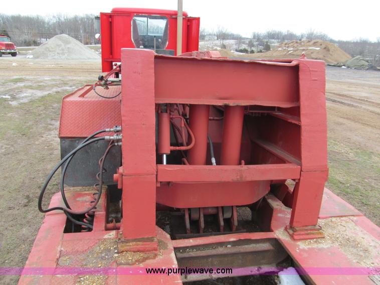 image for item E5921 1976 Trailbec FB600-DE detatch triple axle low boy trailer