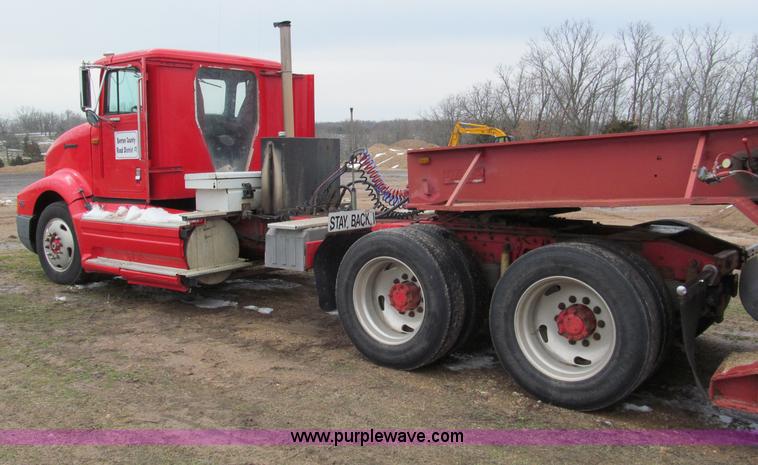 image for item E5922 1993 International 4900 SBA Eagle semi truck