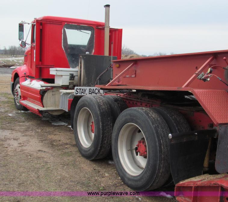 image for item E5922 1993 International 4900 SBA Eagle semi truck