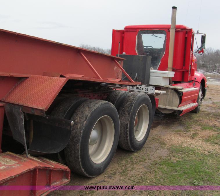image for item E5922 1993 International 4900 SBA Eagle semi truck