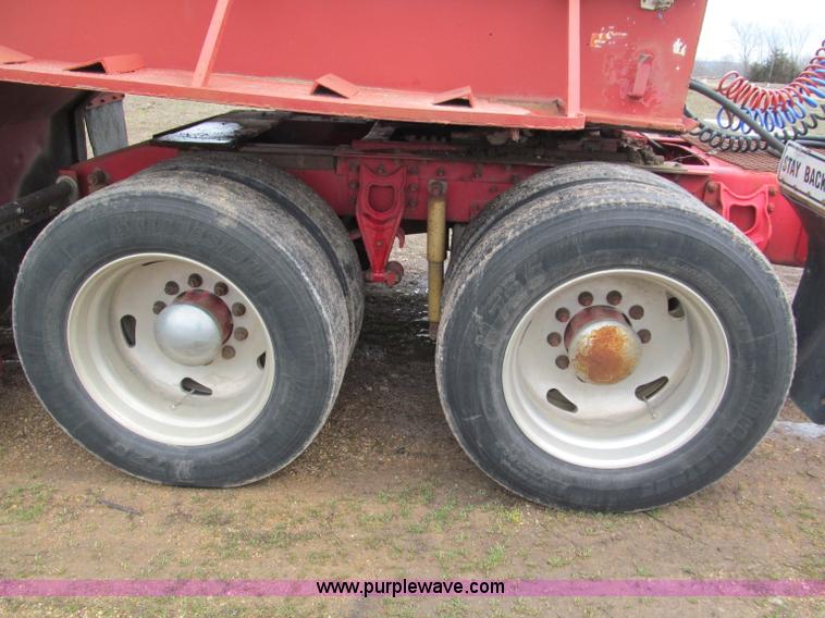 image for item E5922 1993 International 4900 SBA Eagle semi truck