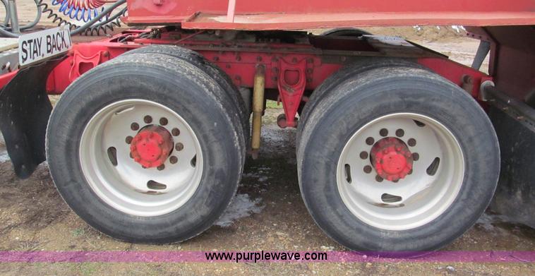 image for item E5922 1993 International 4900 SBA Eagle semi truck