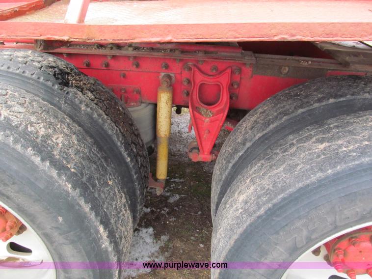 image for item E5922 1993 International 4900 SBA Eagle semi truck