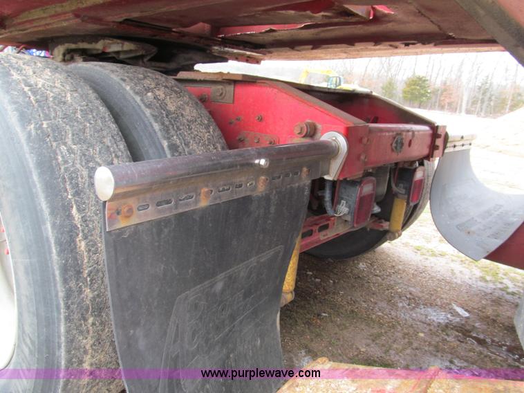 image for item E5922 1993 International 4900 SBA Eagle semi truck