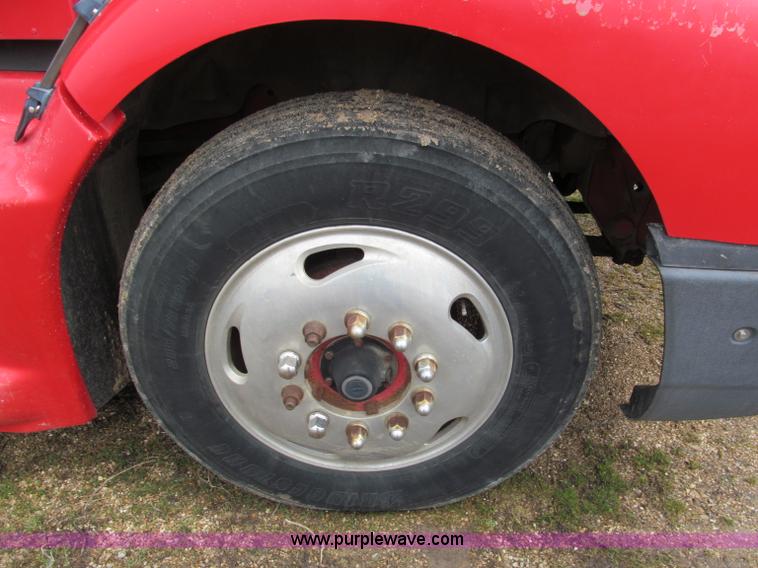 image for item E5922 1993 International 4900 SBA Eagle semi truck