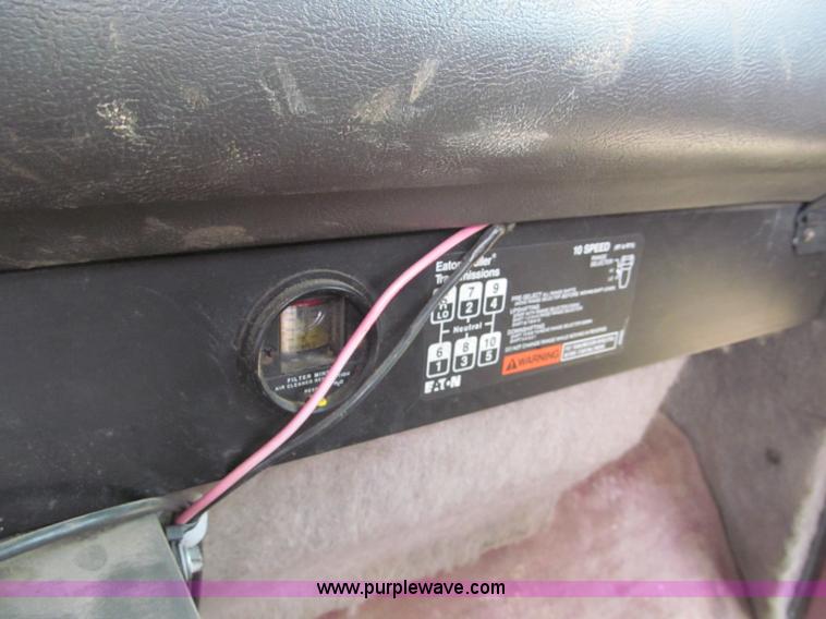 image for item E5922 1993 International 4900 SBA Eagle semi truck