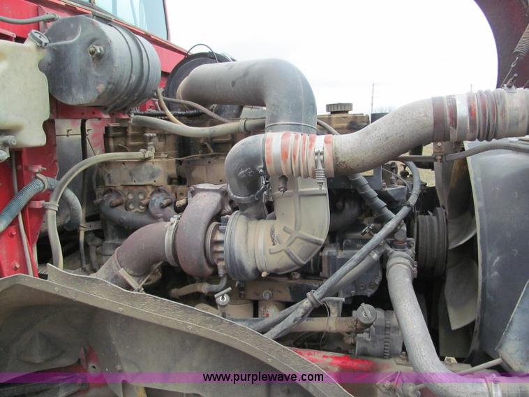 image for item E5922 1993 International 4900 SBA Eagle semi truck