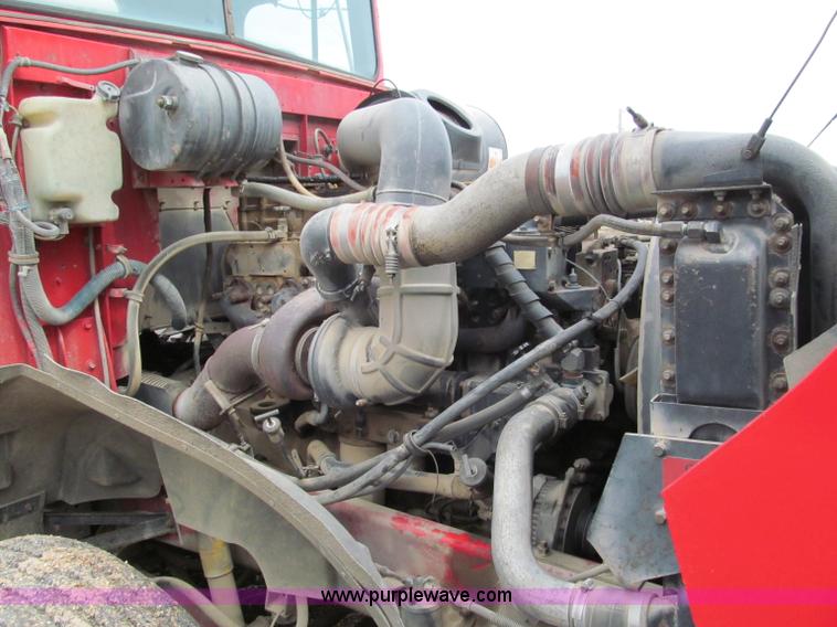 image for item E5922 1993 International 4900 SBA Eagle semi truck