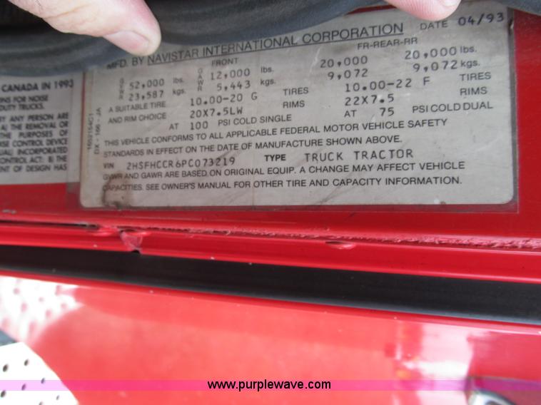 image for item E5922 1993 International 4900 SBA Eagle semi truck