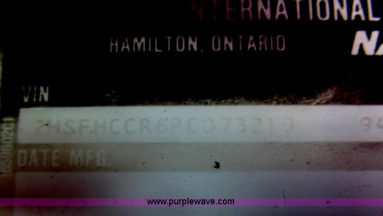 image for item E5922 1993 International 4900 SBA Eagle semi truck