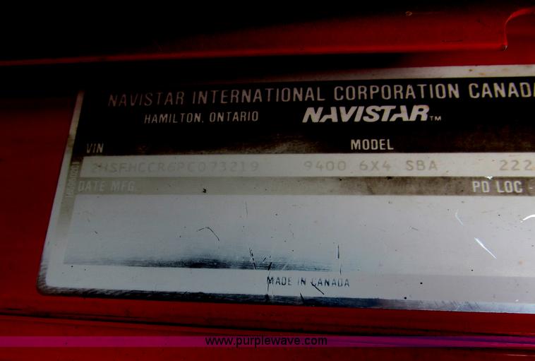 image for item E5922 1993 International 4900 SBA Eagle semi truck