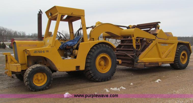 image for item E5923 1973 John Deere 760A scraper