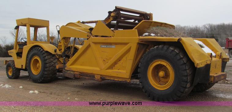 image for item E5923 1973 John Deere 760A scraper