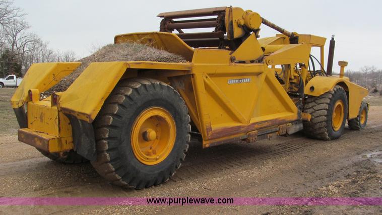 image for item E5923 1973 John Deere 760A scraper