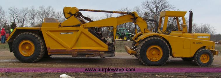 image for item E5923 1973 John Deere 760A scraper