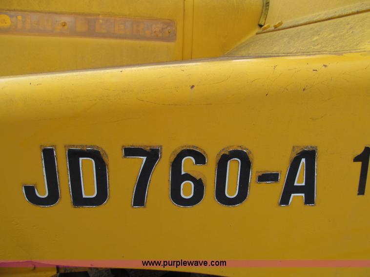 image for item E5923 1973 John Deere 760A scraper